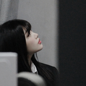 公车上拨开岳双腿进入电影
